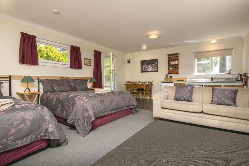 St Leonards Vineyard Cottages เบลนิม ภายนอก รูปภาพ